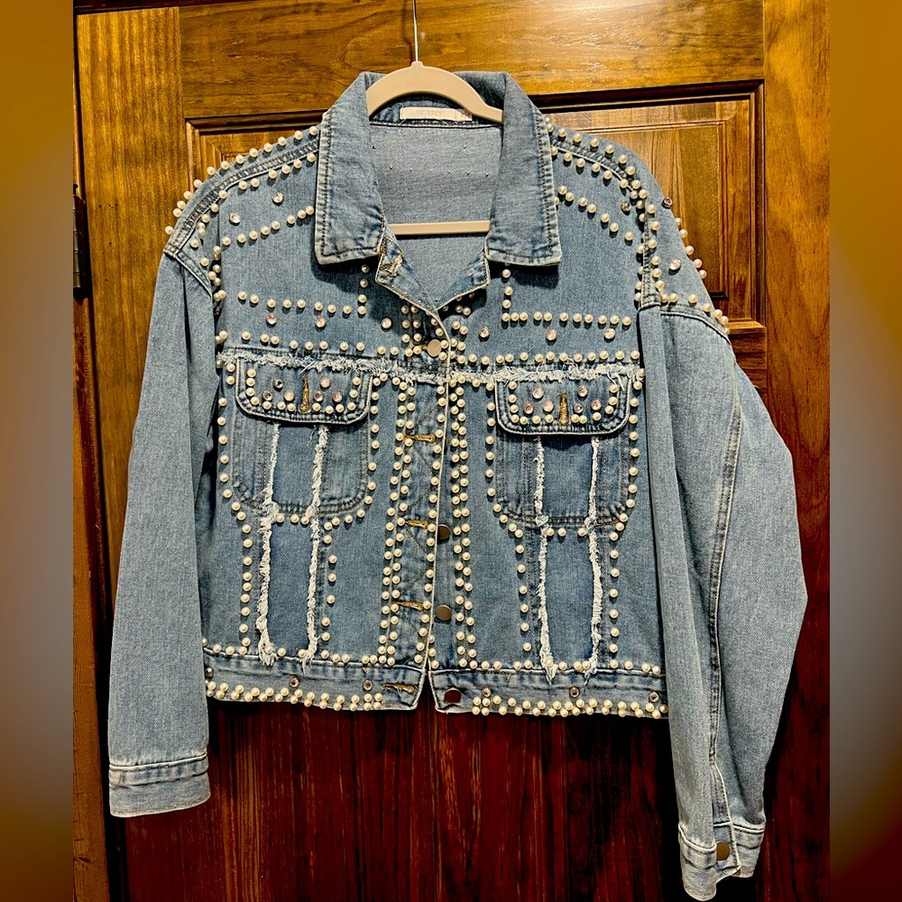 Jean jacket with pearls